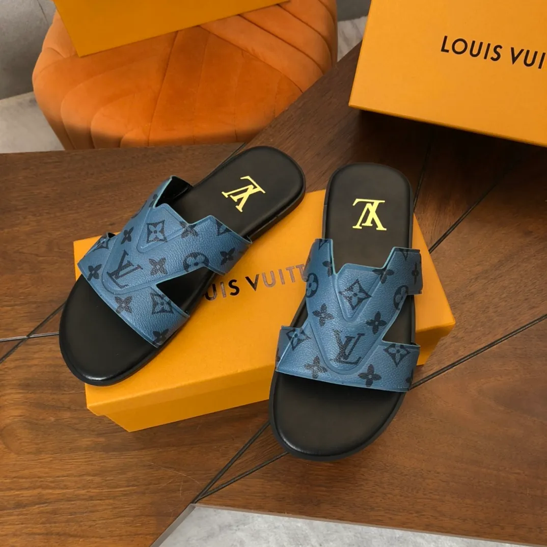 Factory price: 270💰LV counters are selling new brand luxury men's slippers, casual, loose and comfortable. The must-have model in the picture above [Happy][Happy], multiple colors available Size: 38-44, customized 45